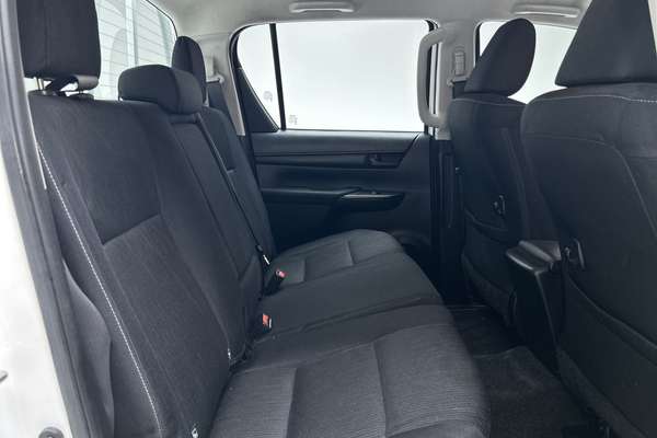 2017 Toyota Hilux SR GUN126R 4X4 thumb-10