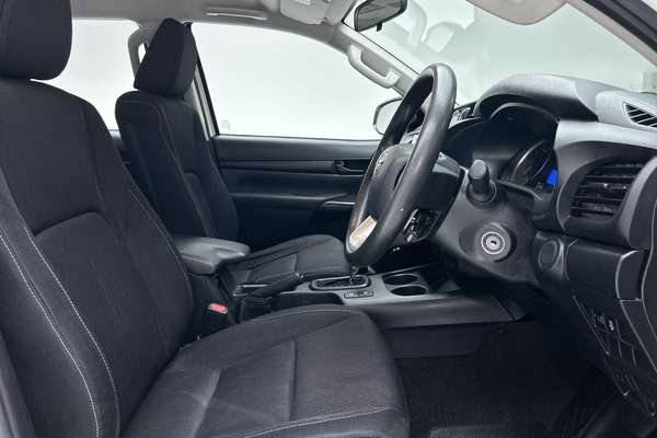 2017 Toyota Hilux SR GUN126R 4X4 thumb-11