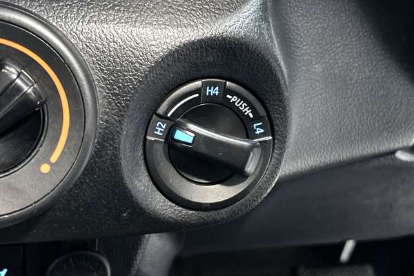 2017 Toyota Hilux SR GUN126R 4X4 thumb-15