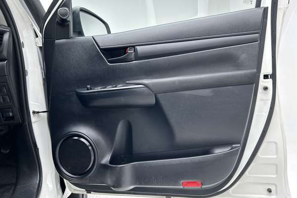 2017 Toyota Hilux SR GUN126R 4X4 thumb-17