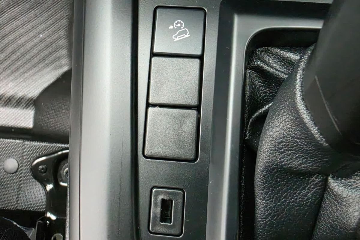 2025 Isuzu D-MAX SX 4X4