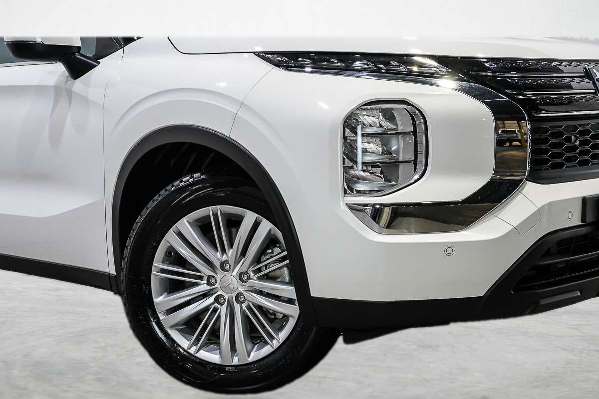 2024 Mitsubishi Outlander ES ZM