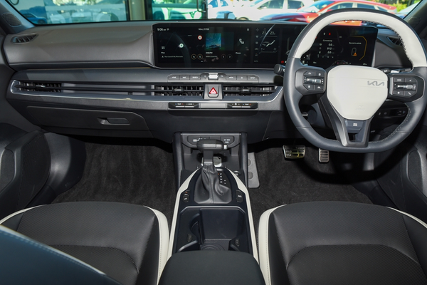 2026 Kia K4 GT-Line CL4m thumb-13