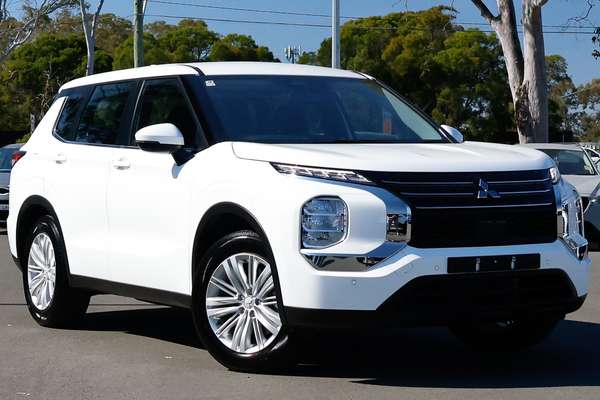 2024 Mitsubishi Outlander ES ZM