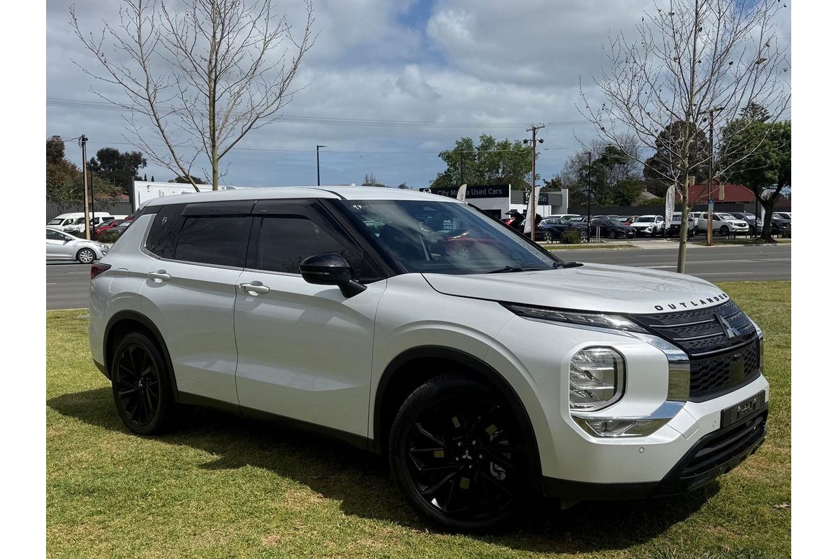 2023 Mitsubishi Outlander LS Black Edition ZM