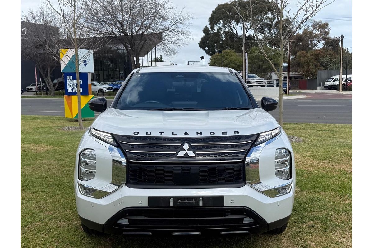 2023 Mitsubishi Outlander LS Black Edition ZM