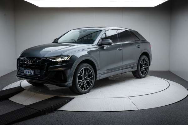 2022 Audi Q8 55 TFSI S line F1
