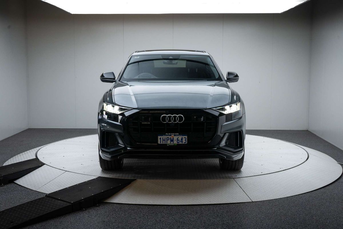 2022 Audi Q8 55 TFSI S line F1