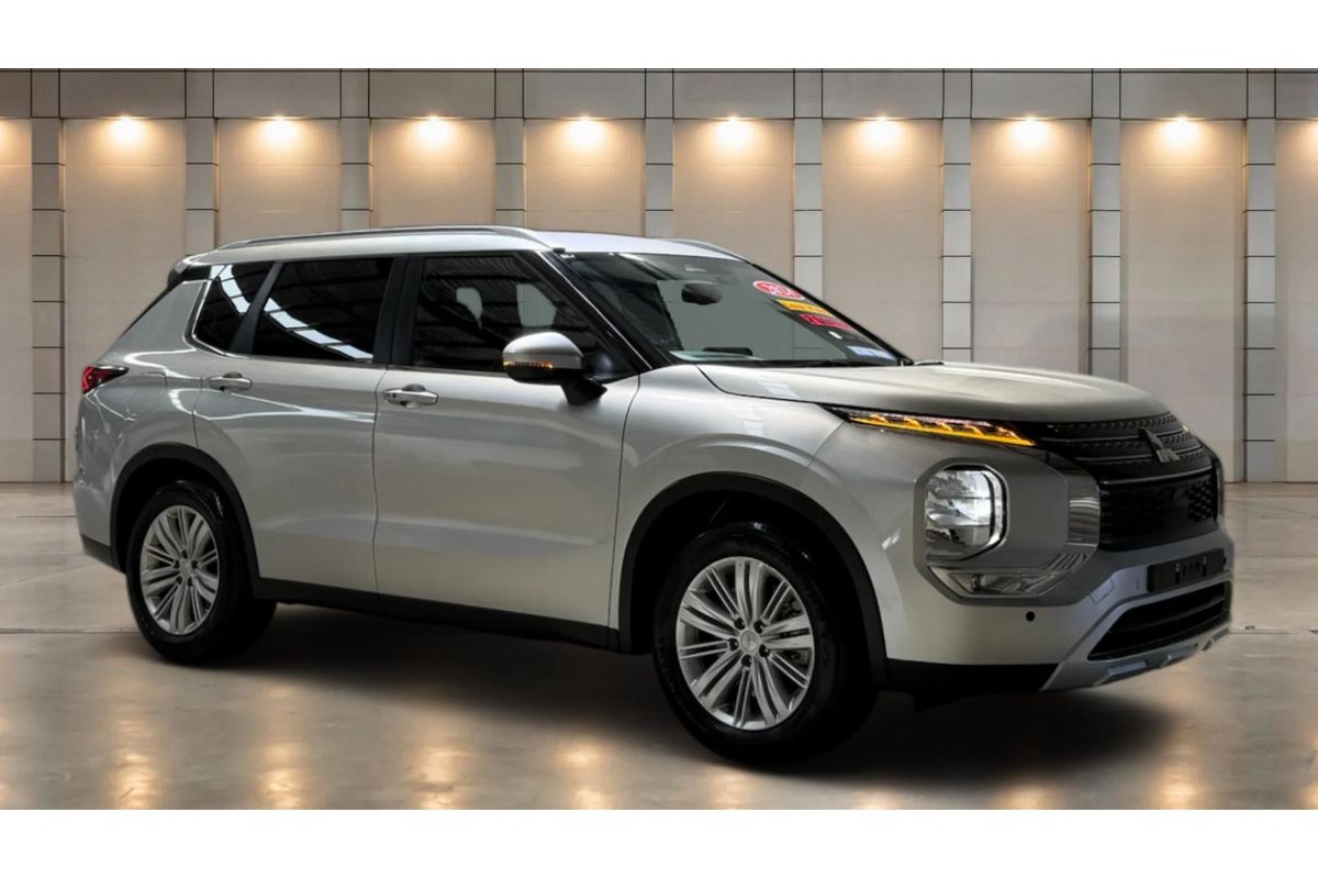 2024 Mitsubishi Outlander LS ZM