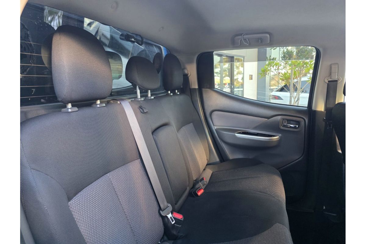 2016 Mitsubishi Triton GLS MQ 4X4 image 11