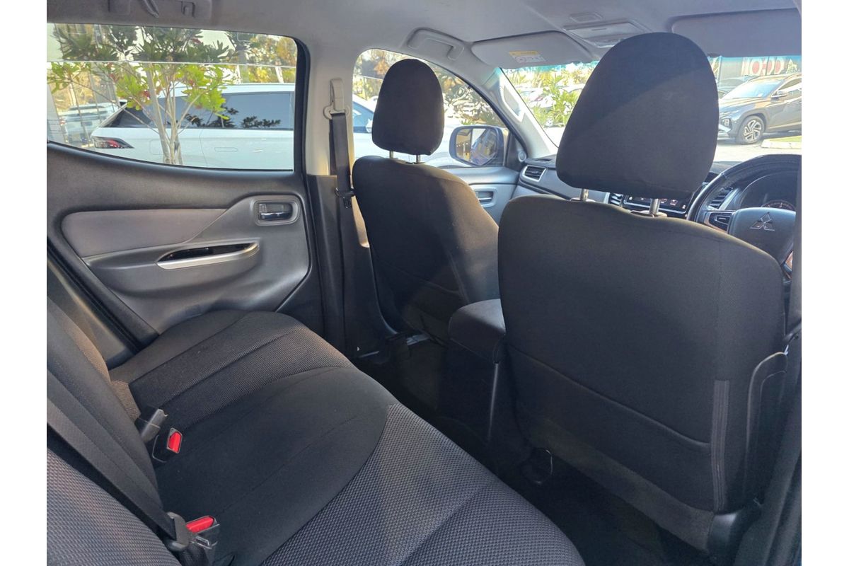 2016 Mitsubishi Triton GLS MQ 4X4 image 12