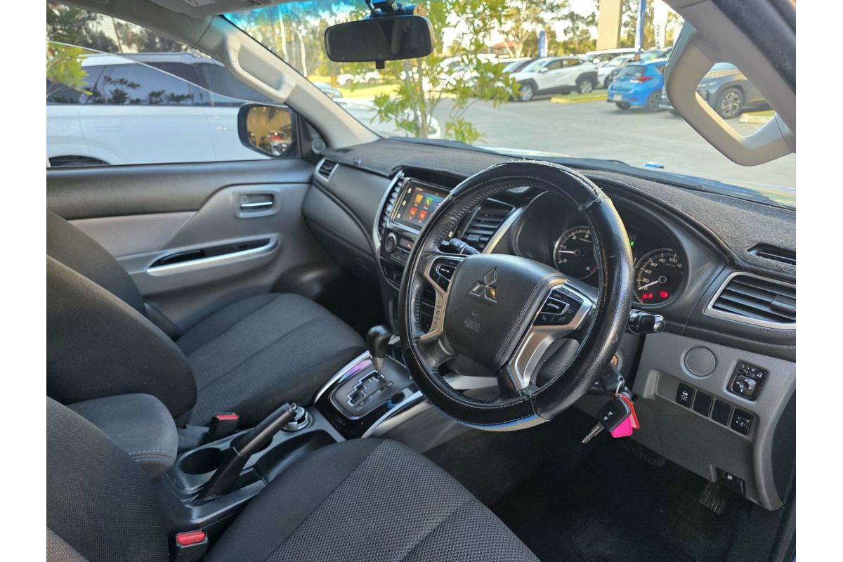 2016 Mitsubishi Triton GLS MQ 4X4 image 14