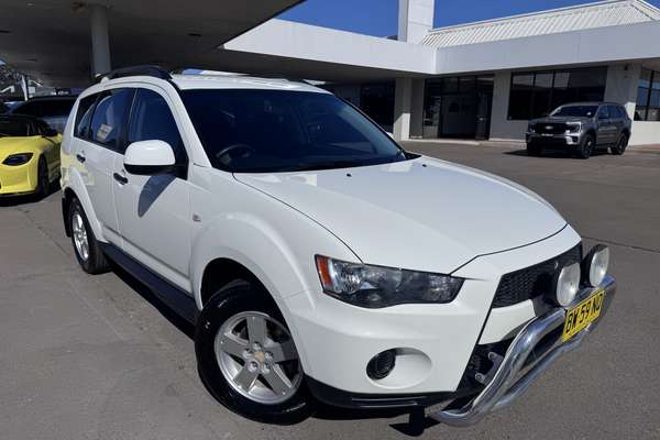 2010 Mitsubishi Outlander LS ZH