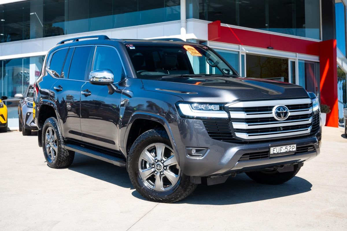 2022 Toyota Landcruiser Sahara FJA300R