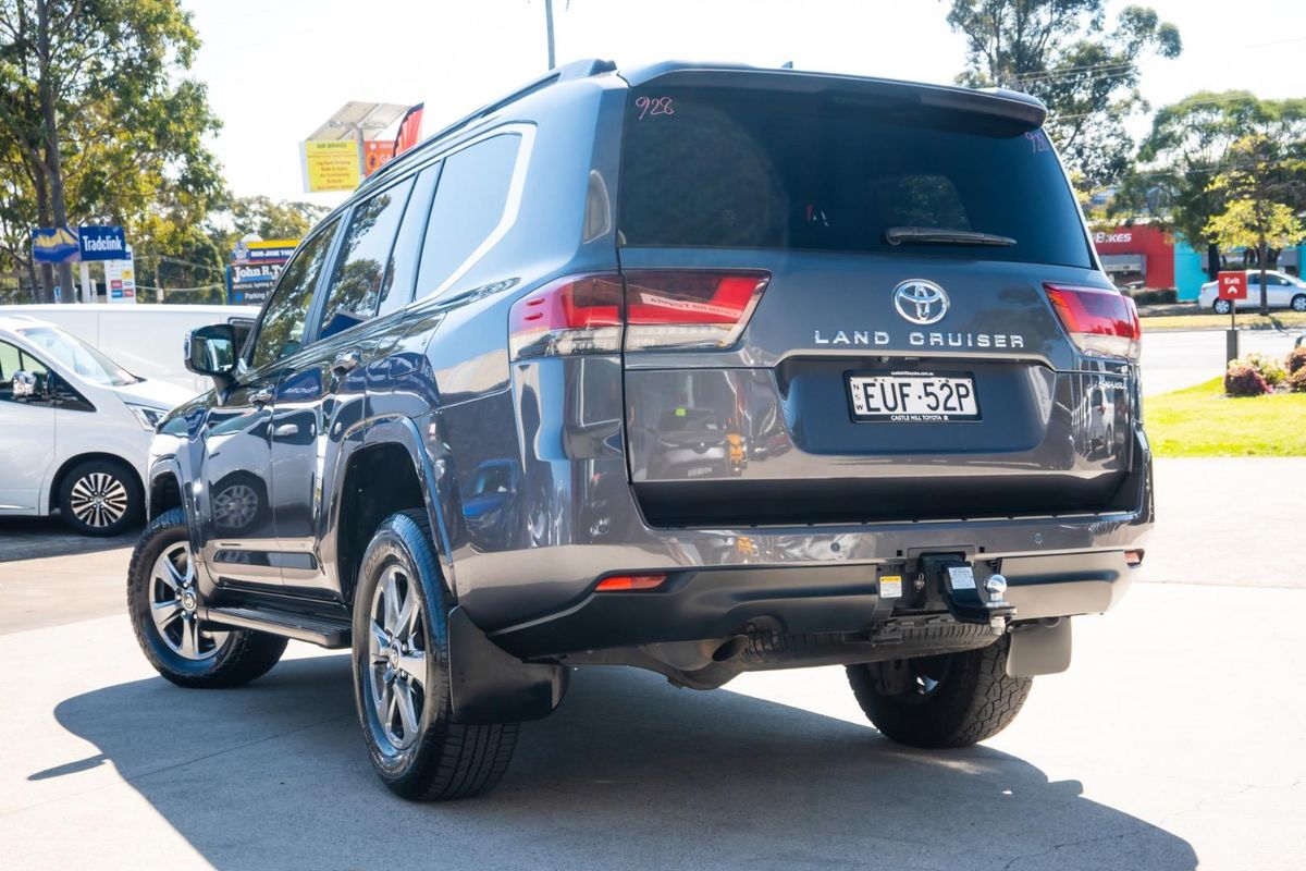 2022 Toyota Landcruiser Sahara FJA300R