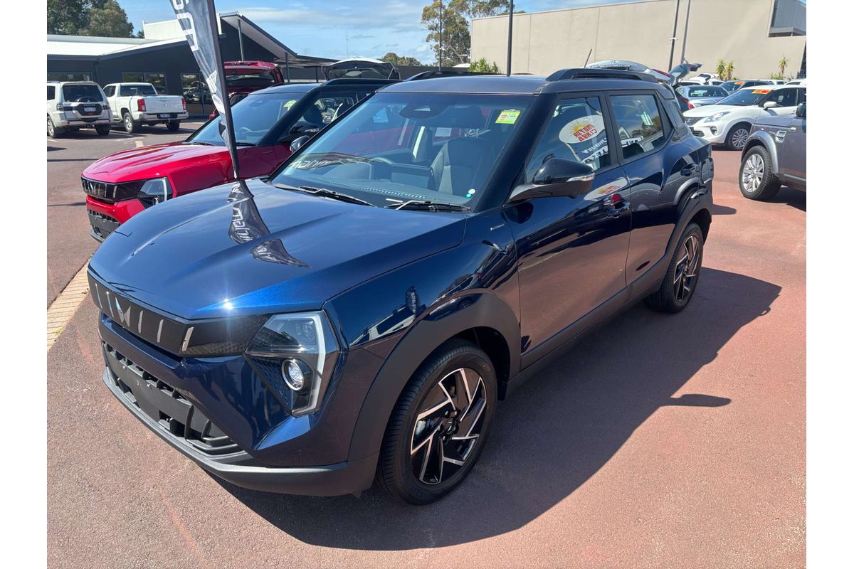 2025 Mahindra XUV3XO AX7L
