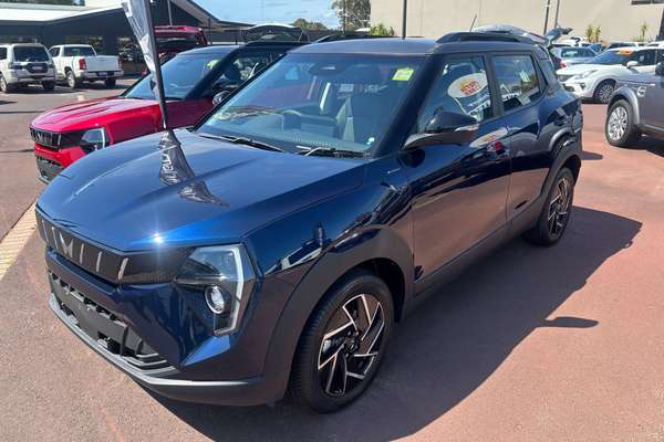 2025 Mahindra XUV3XO AX7L