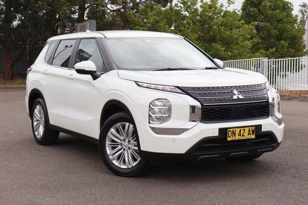 2024 Mitsubishi Outlander ES ZM
