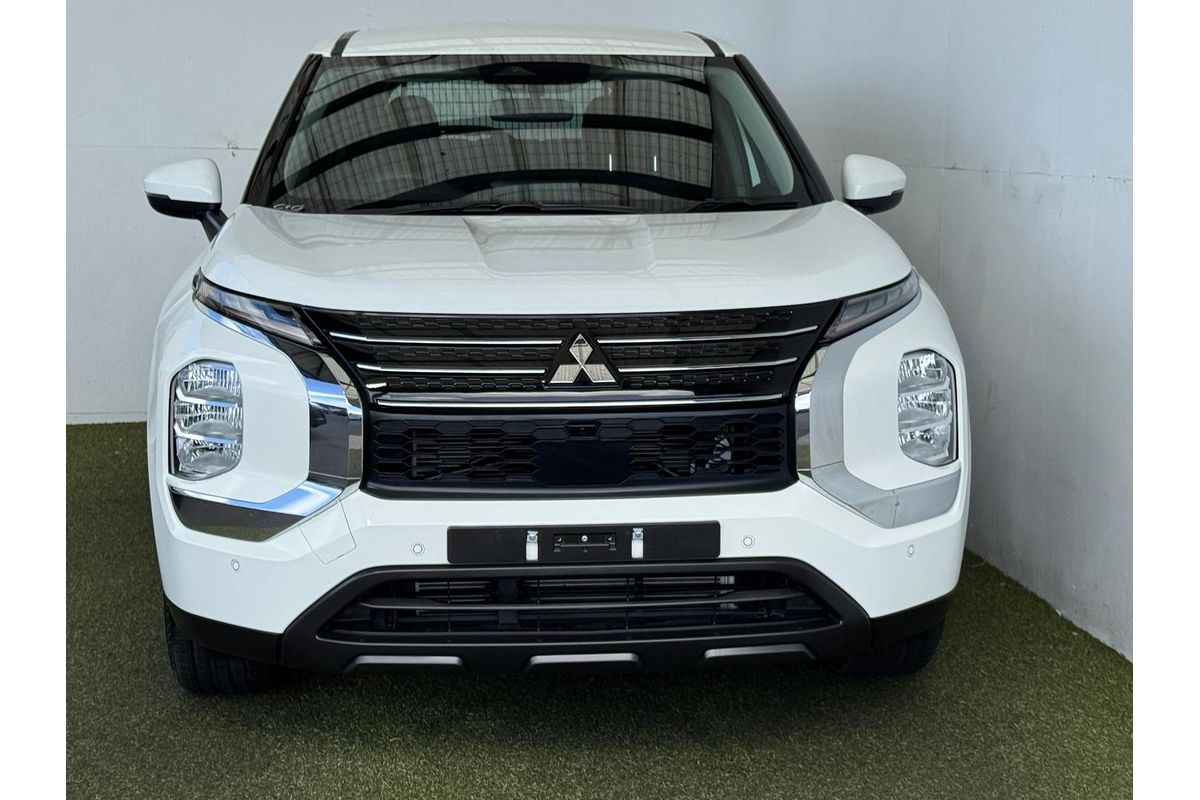 2024 Mitsubishi Outlander ES ZM