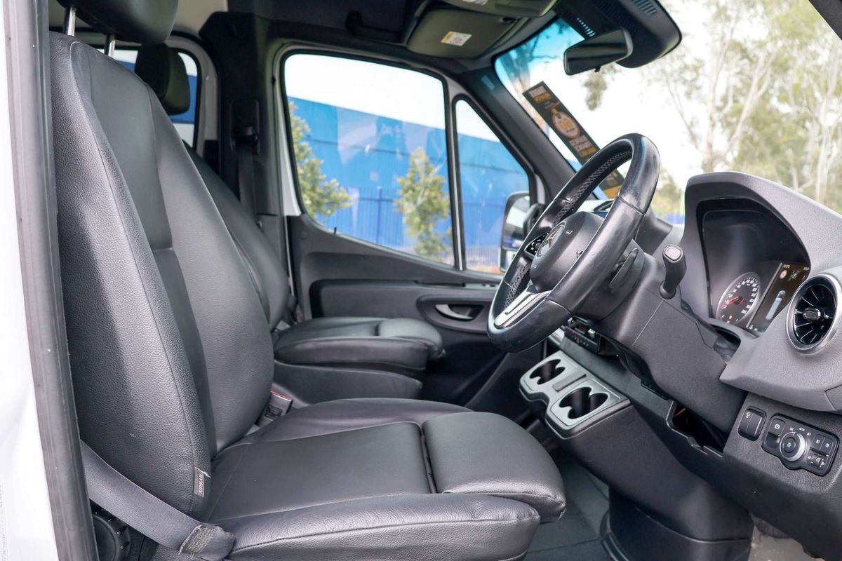 2020 Mercedes-Benz Sprinter 419CDI VS30 MWB Low Roof image 26