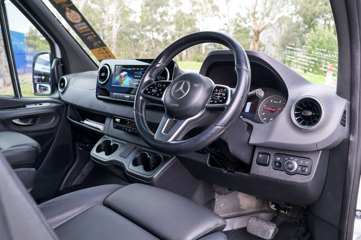 2020 Mercedes-Benz Sprinter 419CDI VS30 MWB Low Roof image 27