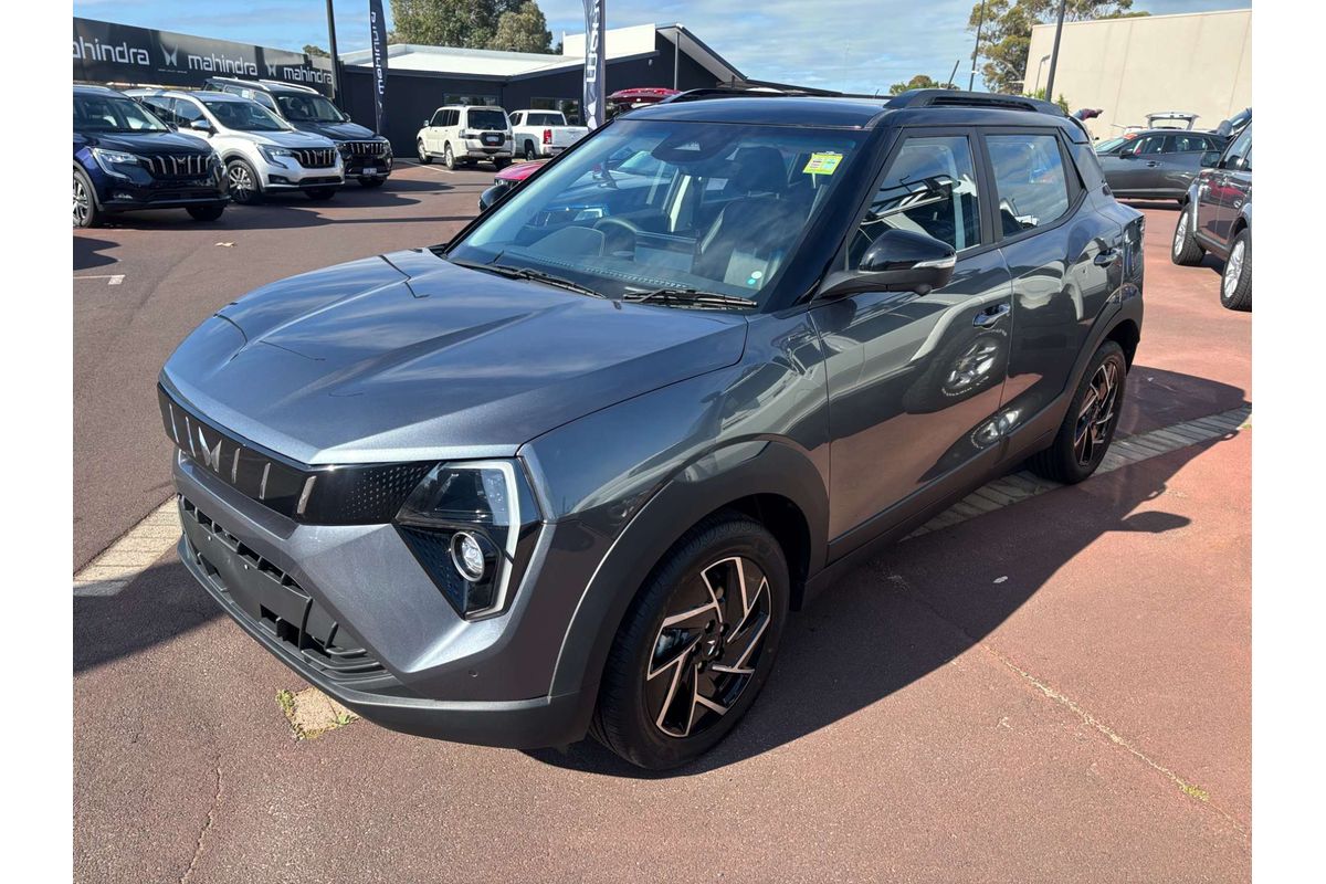 2025 Mahindra XUV3XO AX7L