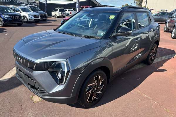 2025 Mahindra XUV3XO AX7L
