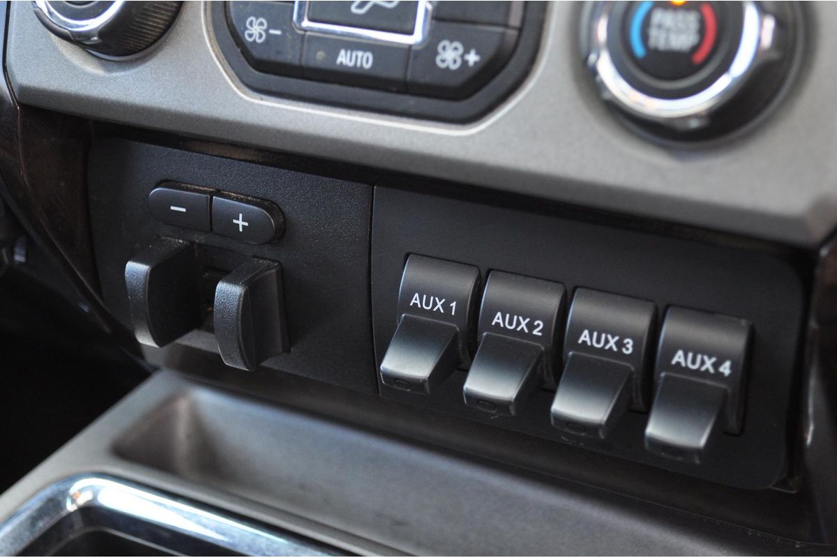 2016 Ford F250 Platinum 4X4 image 18