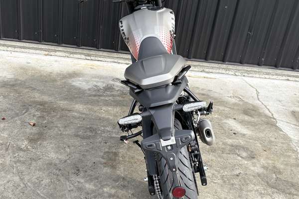 2026 Royal Enfield GUERRILLA 450 APEX BLACK