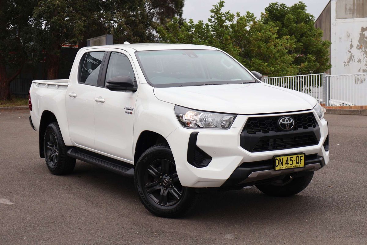 2025 Toyota Hilux SR GUN126R 4X4