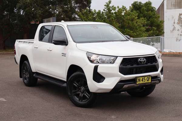 2025 Toyota Hilux SR GUN126R 4X4