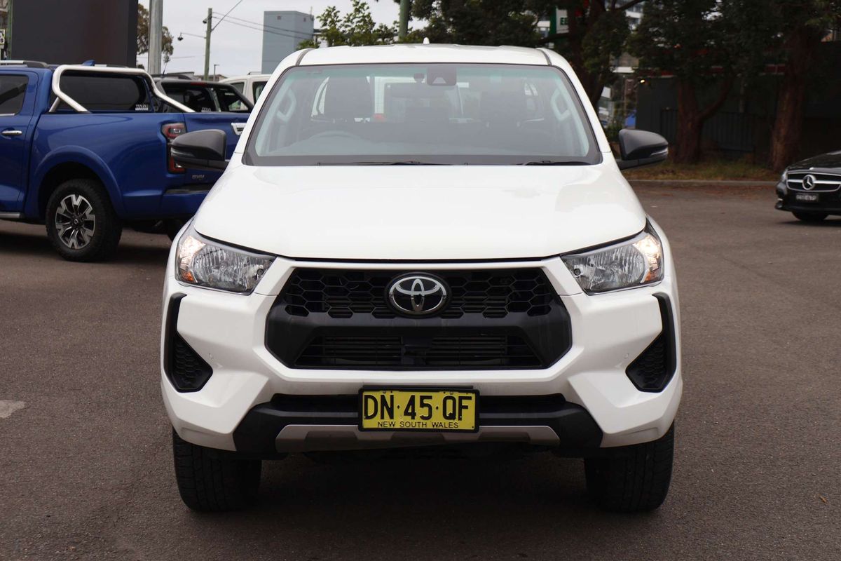 2025 Toyota Hilux SR GUN126R 4X4 image 6