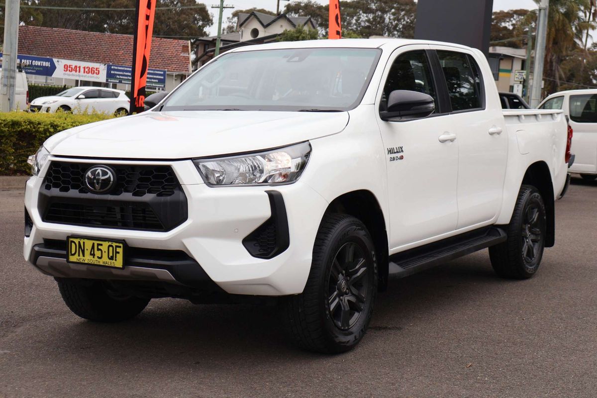 2025 Toyota Hilux SR GUN126R 4X4 image 7