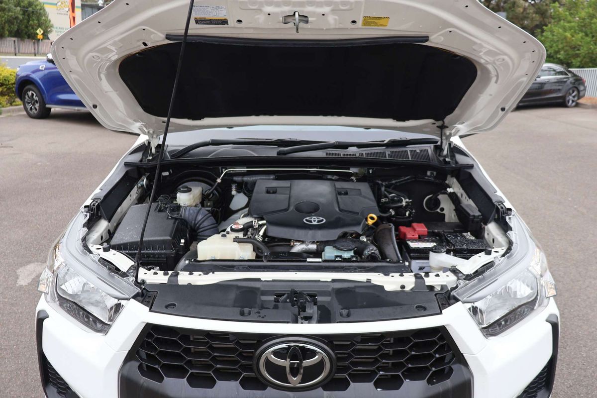 2025 Toyota Hilux SR GUN126R 4X4 image 10