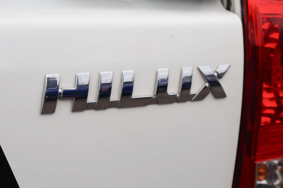 2025 Toyota Hilux SR GUN126R 4X4 image 16