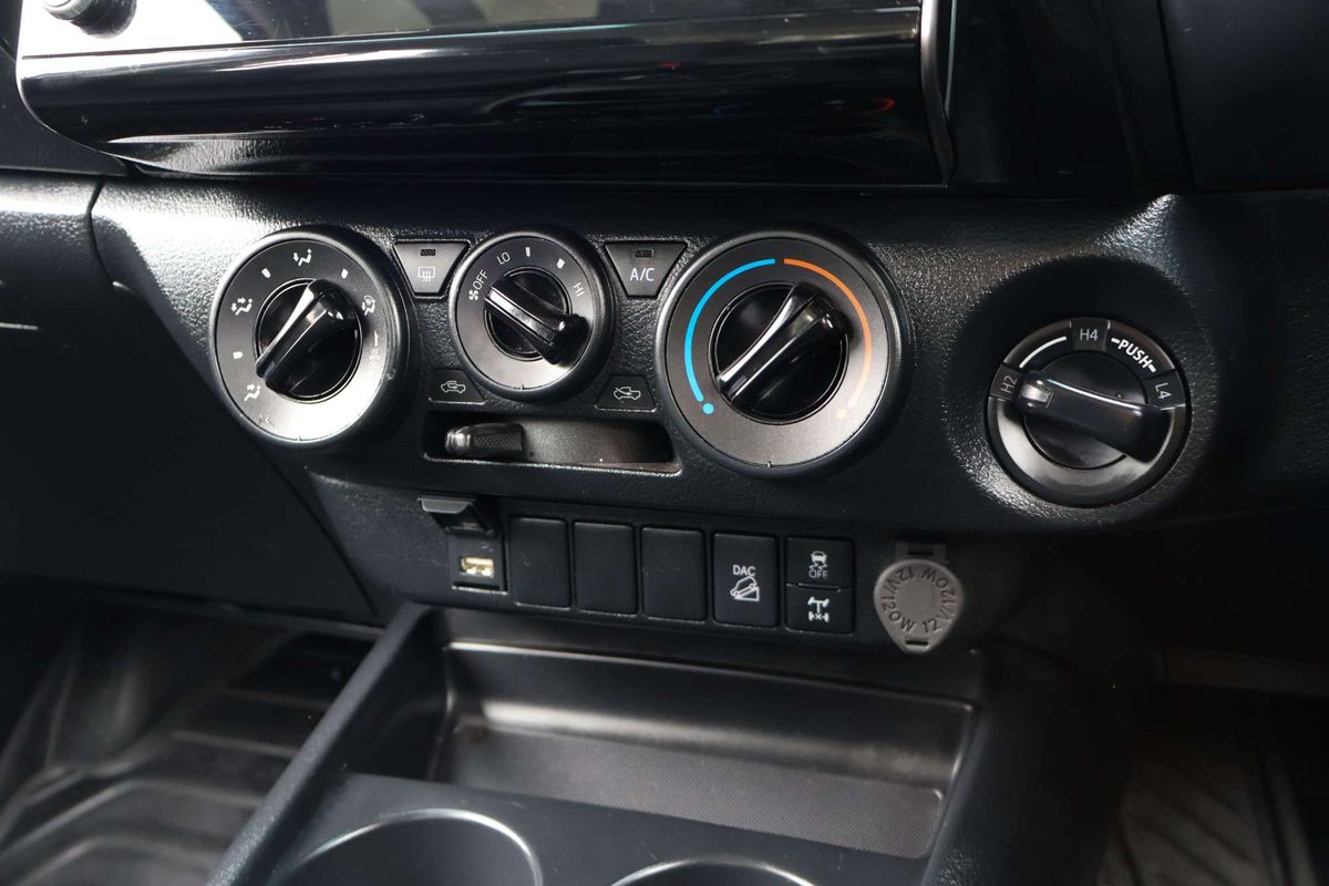 2025 Toyota Hilux SR GUN126R 4X4 image 17