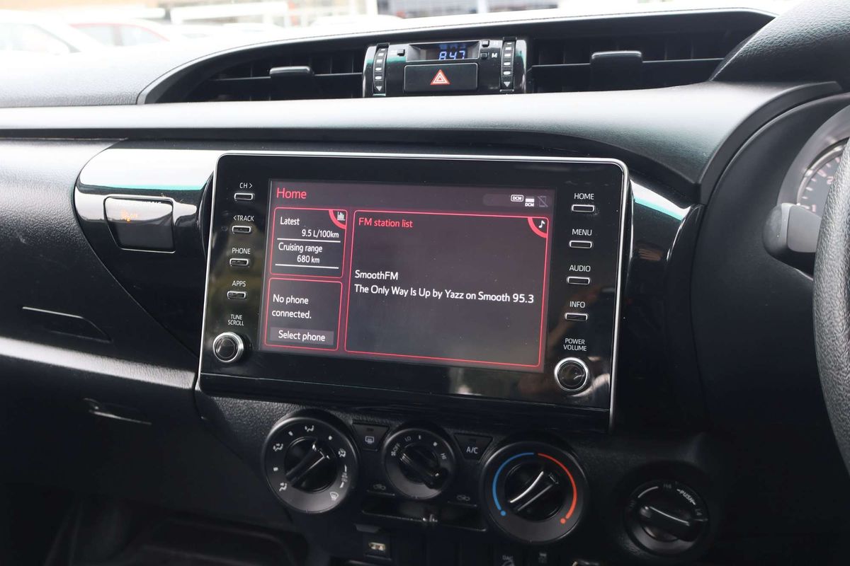 2025 Toyota Hilux SR GUN126R 4X4 image 18