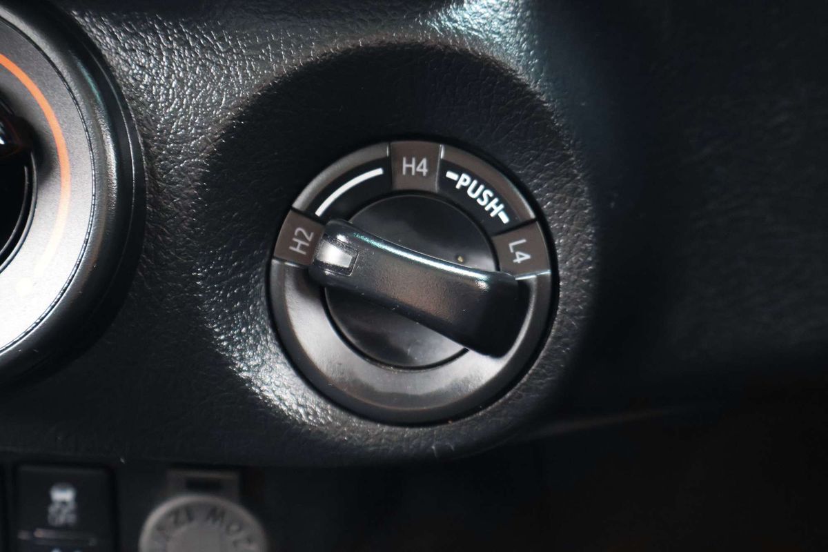2025 Toyota Hilux SR GUN126R 4X4 image 19