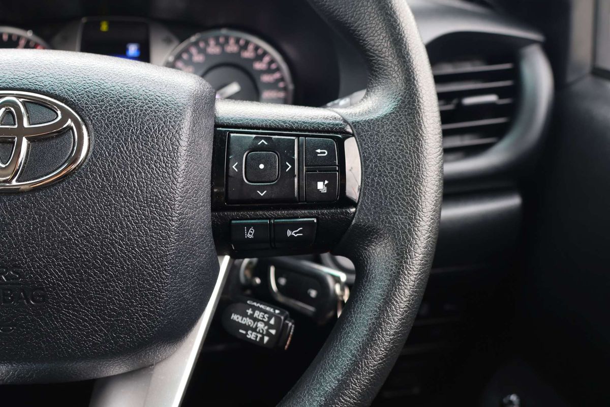 2025 Toyota Hilux SR GUN126R 4X4 image 25