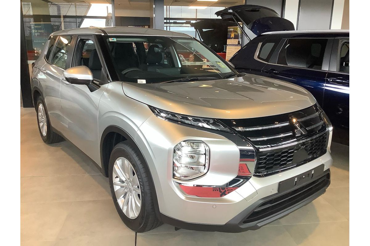 2025 Mitsubishi Outlander ES ZM