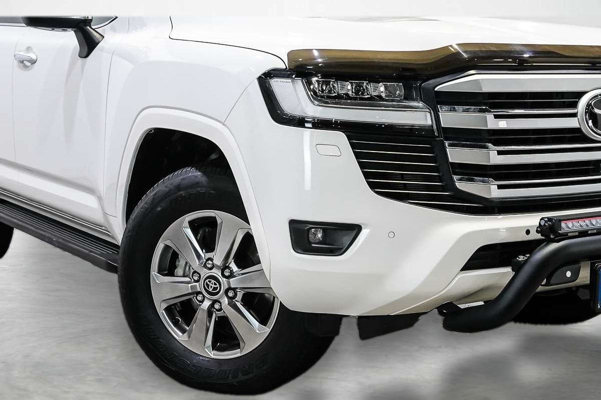 2023 Toyota Landcruiser Sahara FJA300R