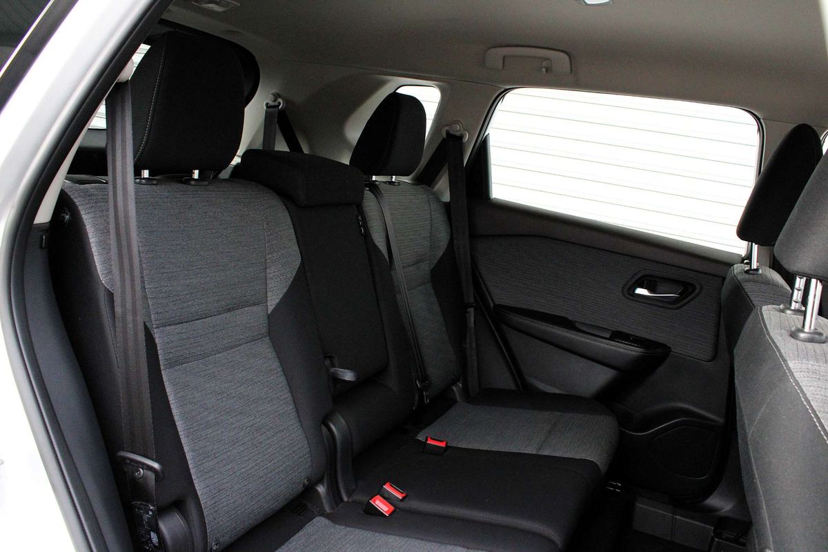 2024 Nissan X-TRAIL ST T33
