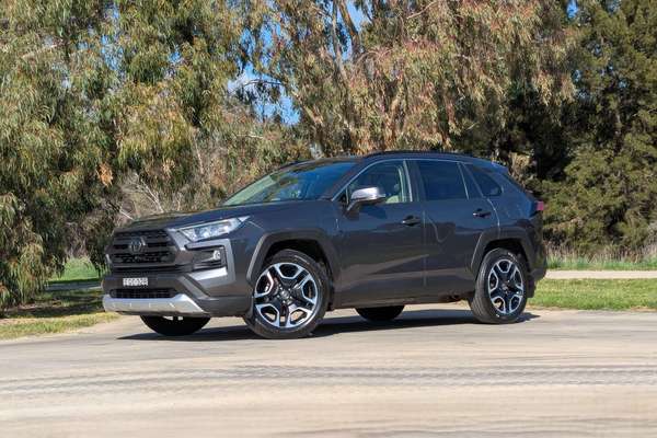 2019 Toyota RAV4 Edge AXAA54R