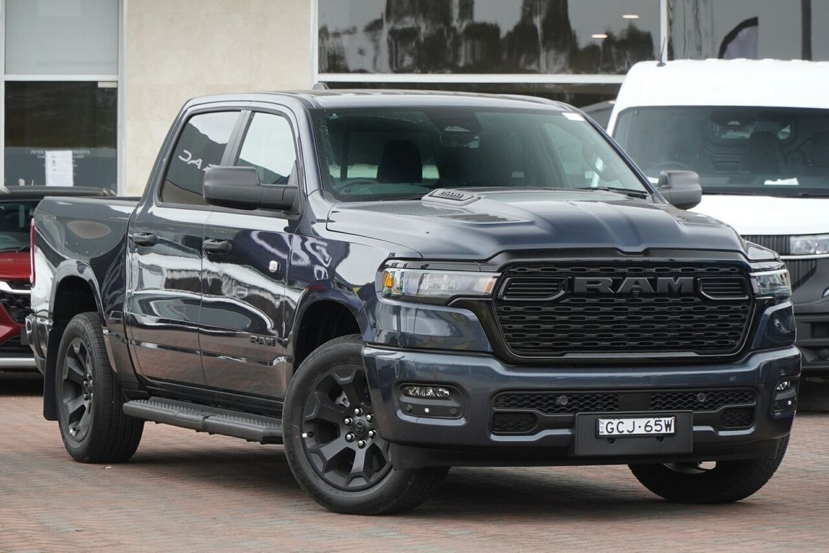 2026 RAM 1500 Express Black Edition Hurricane SO DT 4X4 SWB