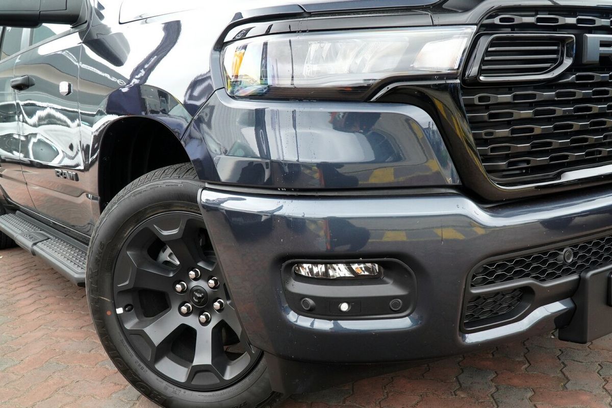 2026 RAM 1500 Express Black Edition Hurricane SO DT 4X4 SWB
