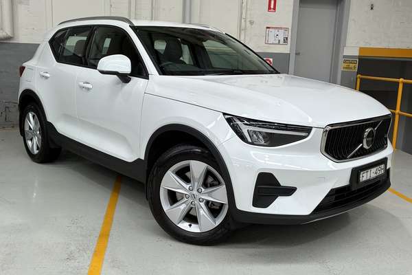 2025 Volvo XC40 Plus B4