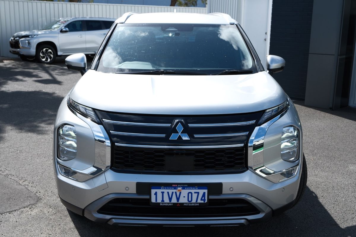 2025 Mitsubishi Outlander LS ZM