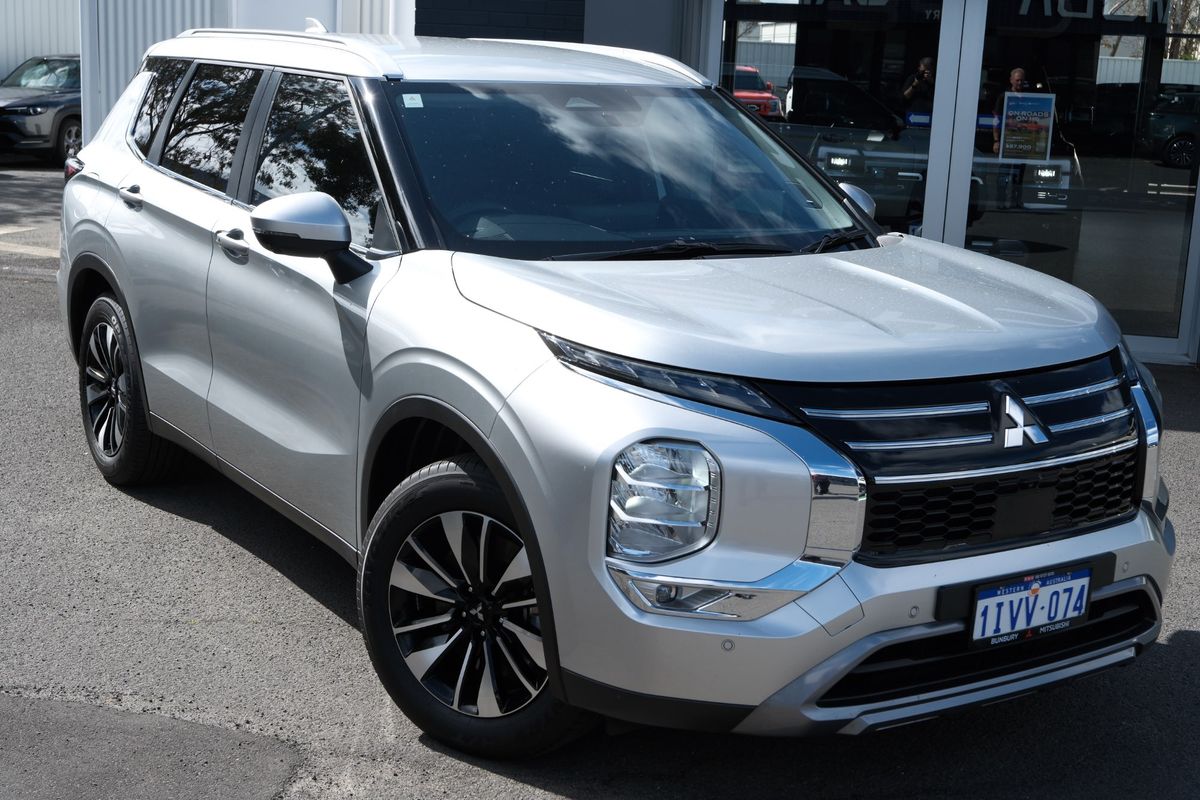 2025 Mitsubishi Outlander LS ZM