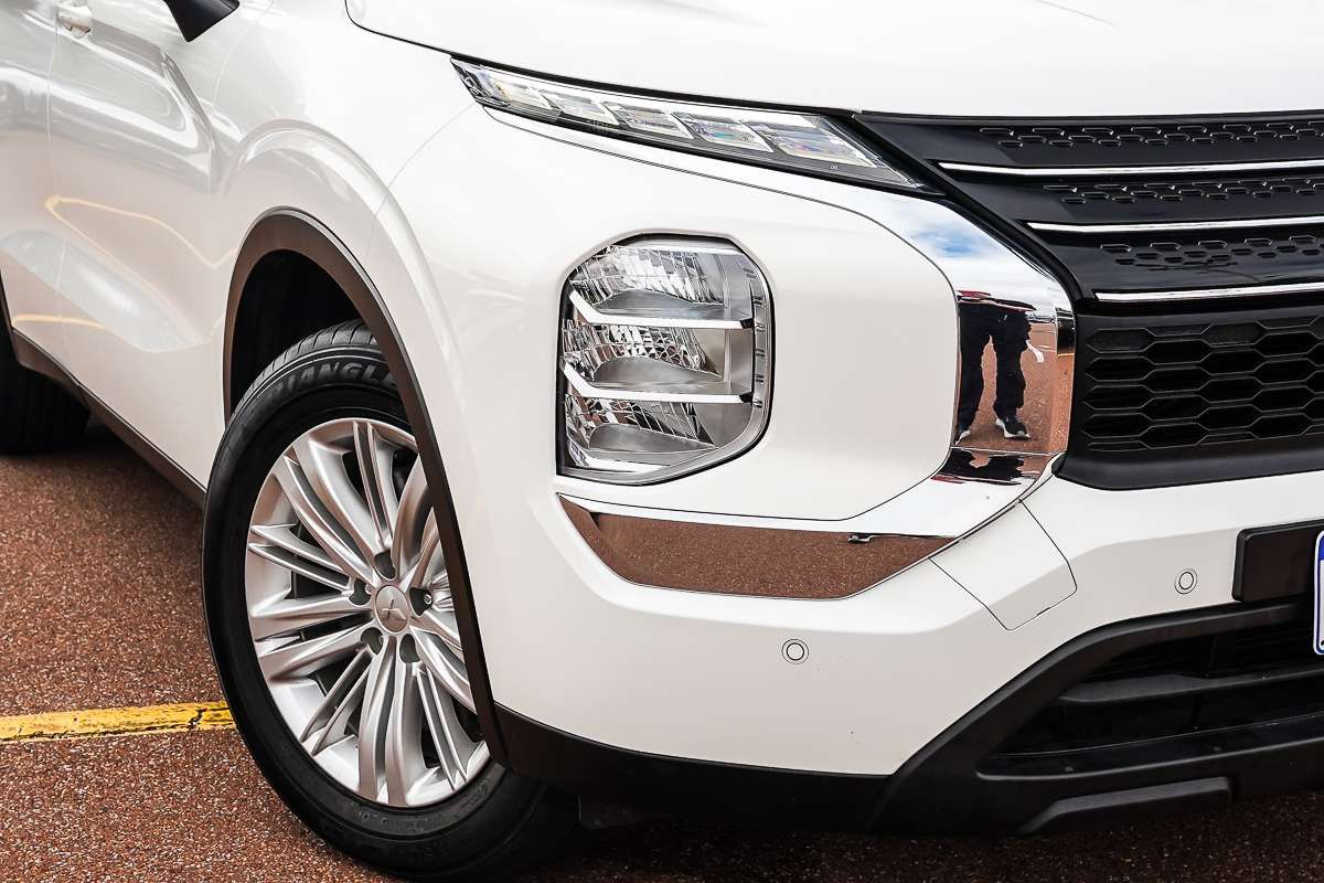 2024 Mitsubishi Outlander ES ZM