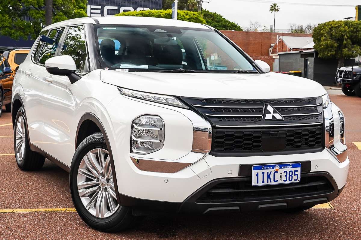 2024 Mitsubishi Outlander ES ZM